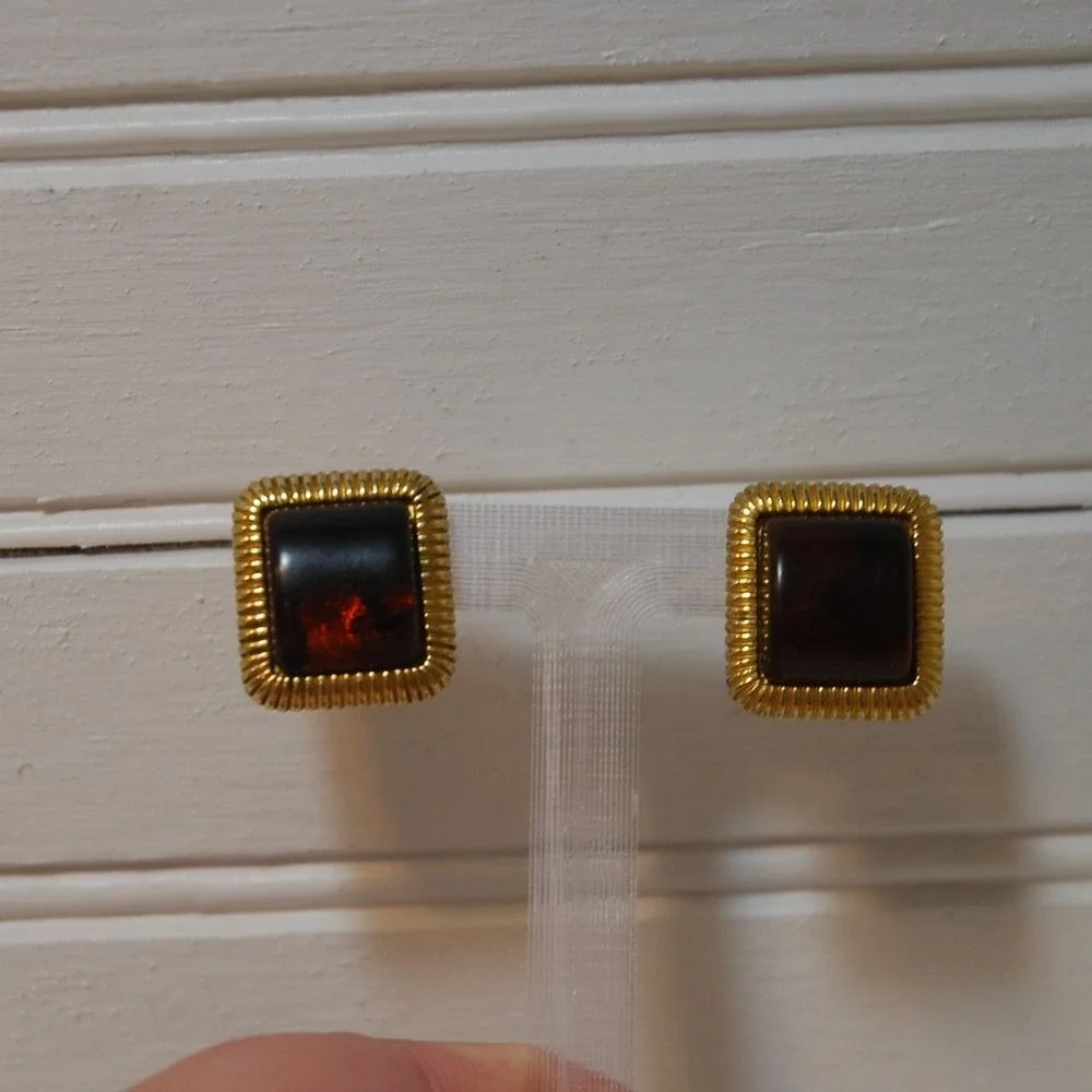 Vintage Tortoise Shell Earrings Gold Tone Avon Chunky‎ Preppy 80s Stud jewelry